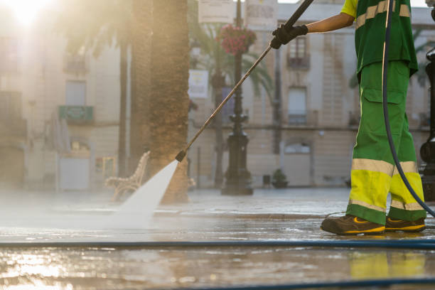 Best Garage Pressure Washing  in Altoona, WI